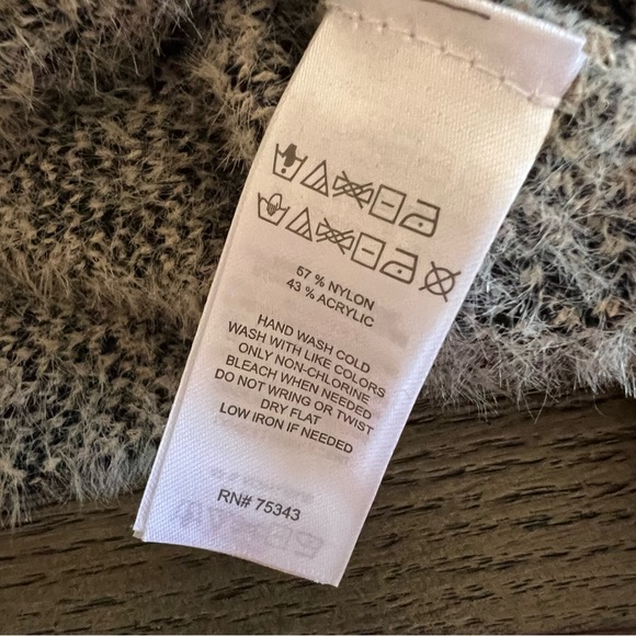 Jessica Simpson Blush Leopard Sweater Size Small - Picture 4 of 5